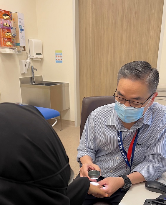 Dr Peter Goon