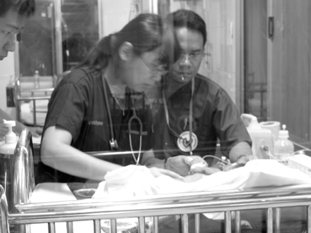 Dr Lee Le Ye attending to a patient with the local doctors