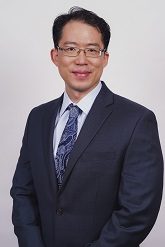 Photo of Dr Laurence Lim Shen
